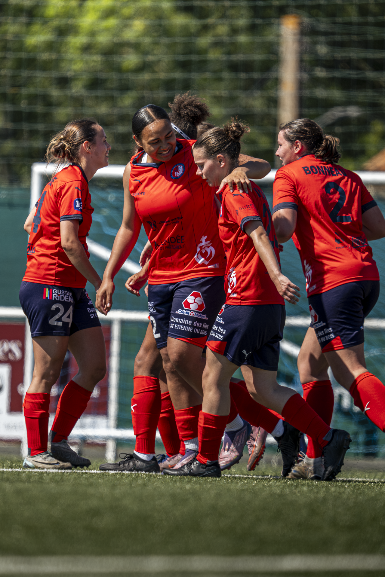 Célébration des joueuses de l'ESO Football Vendée la-Roche-sur-Yon après le but d'Eden Boban a la 74e minute